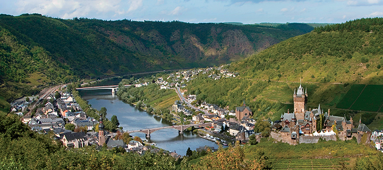 Reichsburg Castle and villages along the Moselle